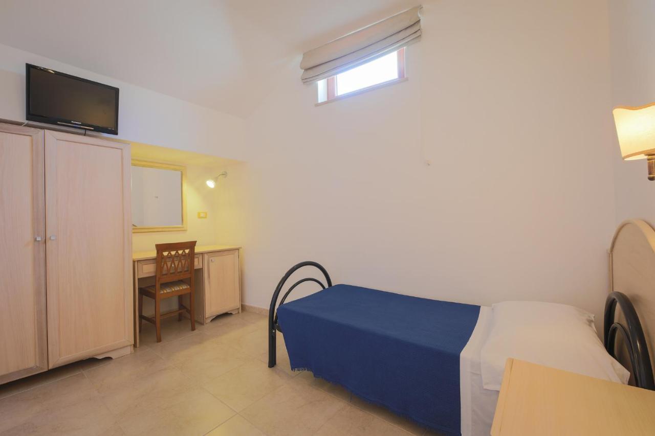 Hotel Corallo Torre Santa Sabina Exterior photo